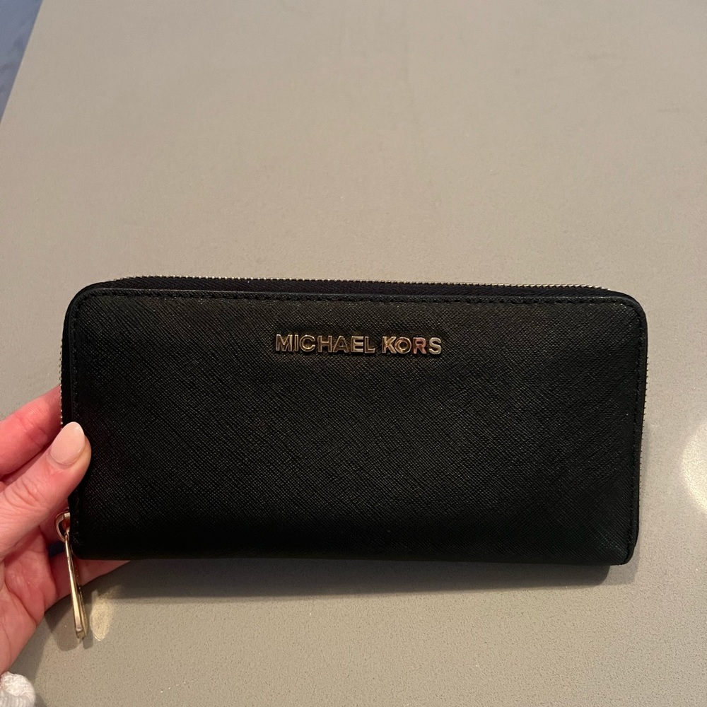 MICHAEL KORS rectangle wallet.